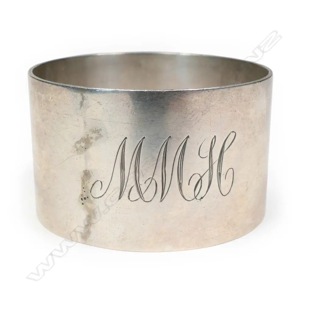 W. Littlejohn & Son (Wellington) silver napkin ring, Image 1++